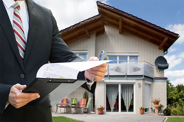 Realtor Reviewing Pre-Listing Inspection Report | 3 Ways Pre-Listing Home Inspections Are Uniquely Successful